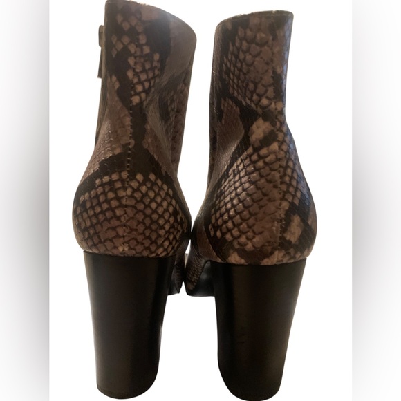 Animal Print Steve Madden Women’s Brown Ankle Heeled Booties 8.5 Pre- Owned. - Picture 3 of 10